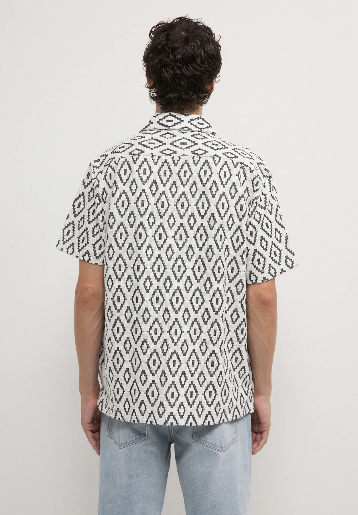 Chemise en lin à col mao – Rayures sable et blanc