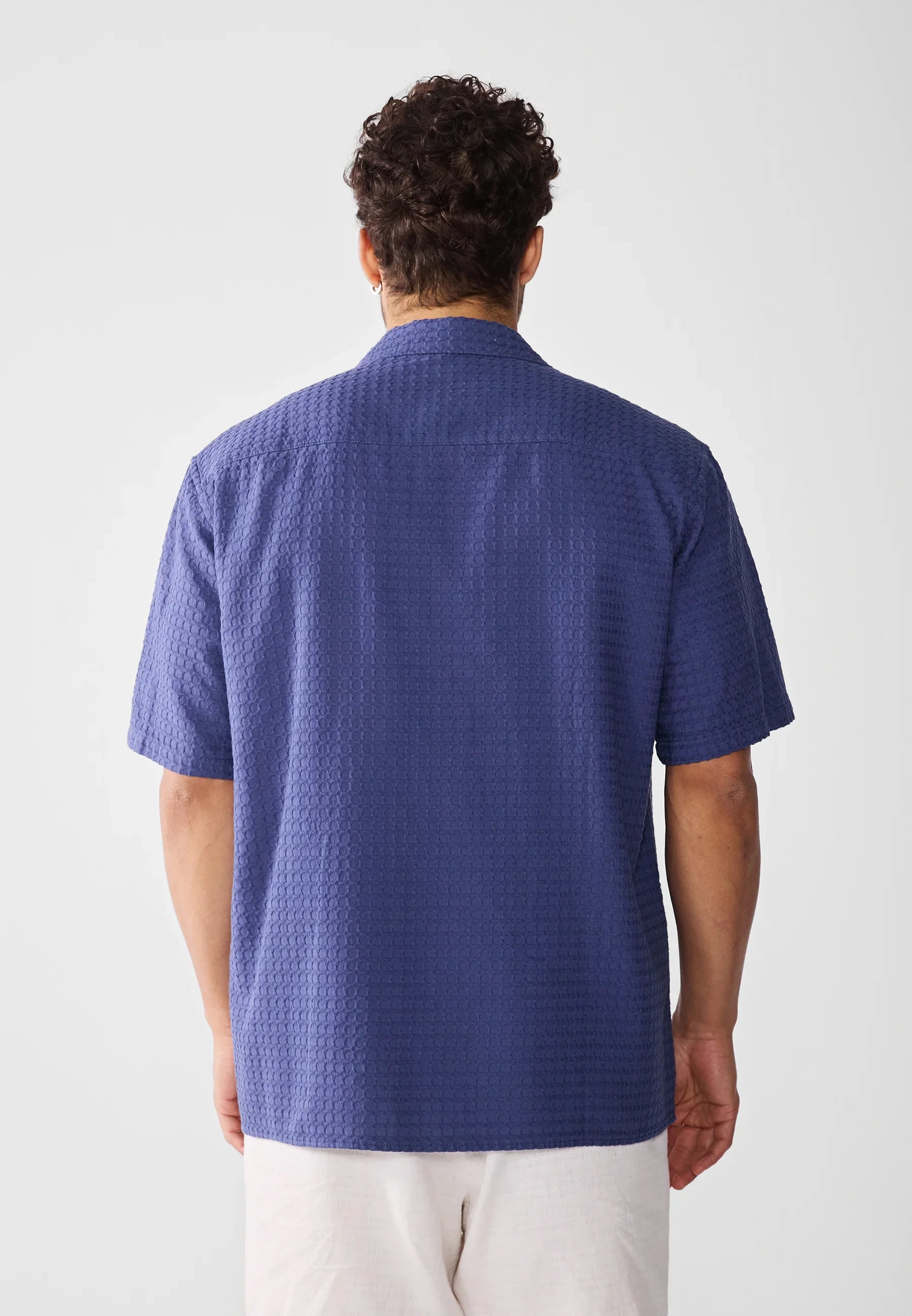 Chemise ample à rayures bleu marine et blanches – Manches courtes